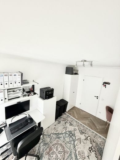 Provisions- & bezugsfrei: Sanierte 4-Zimmer Wohnung mit Klima & Garage – Arbeitszimmer