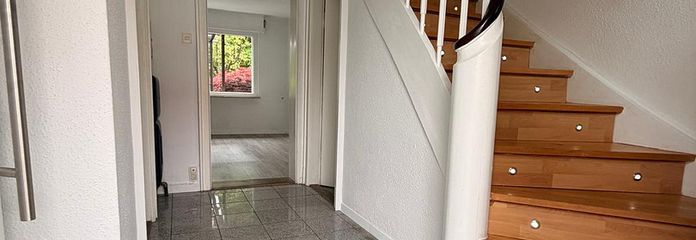 Eingang mit Treppe