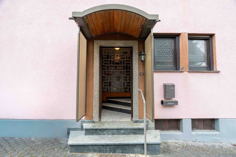 Freistehendes Familienhaus am Landschaftsschutzgebiet - Ruhe, Natur &amp; Potenzial – Hauseingang