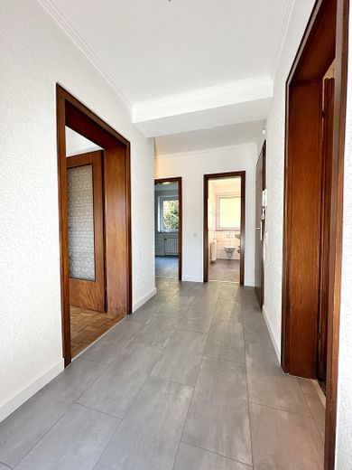 Top moderne 3 Zi Wohnung mit Balkon 2 Min vom See! – Flur
