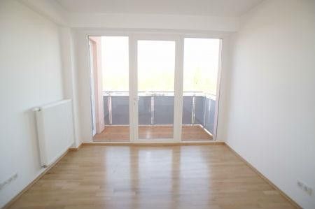 Wohnzimmer mit Balkon