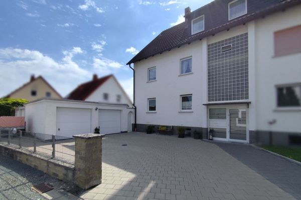 Traumhafte Dachgeschoss-Wohnung: Ruhiges Wohnen mit Garten & Garage in Kulmbach