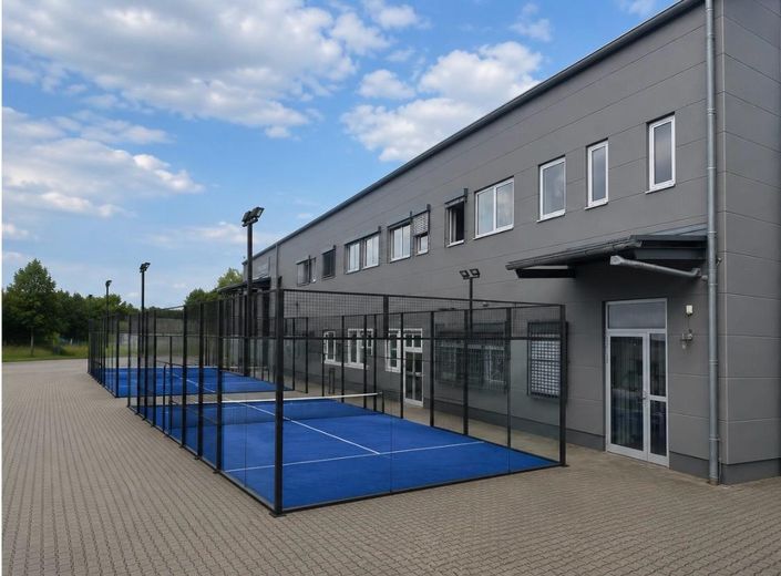 Mögliche Padel Ball Halle direkt vom Eigentümer zum Kauf oder Vermietung – Padelball-Plätze Außenbereich