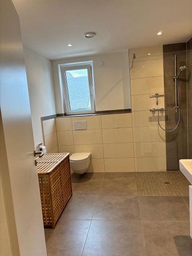 Moderne Neubau-Wohnung für Singles und Paare – Bad