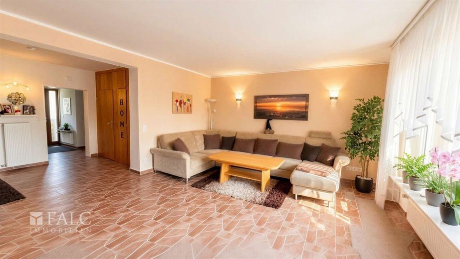 Familienfreundliches Wohnen in ruhiger Lage - gepflegtes Reihenmittelhaus mit zahlreichen Modernisierungen – Wohnzimmer