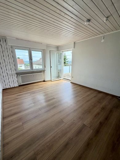 Feldkirchen | Semi-detached house with sunny balcony | 6 rooms | Garden | Quiet location – Wohnzimmer