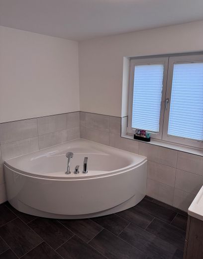 Einzigartige Gartenwohnung in München – Großes Bad - Badewanne