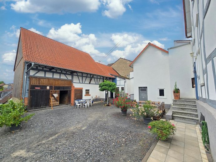 Altenstadt, EFH + Nebengeb. – Foto 1