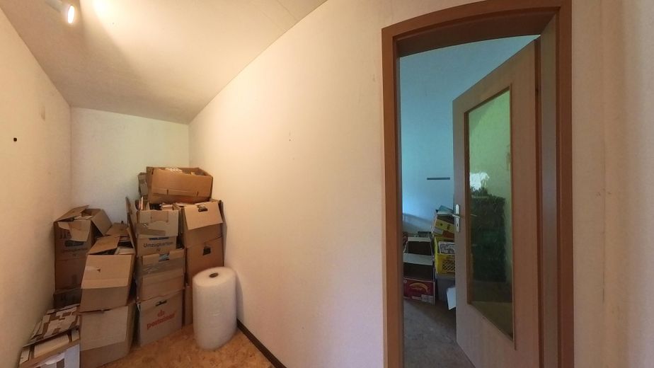 12 Zimmer | 164 m² | Doppelhaushälfte mit Entwicklungspotenzial nahe der Müritz- provisionsfrei – Abstellraum Anbau