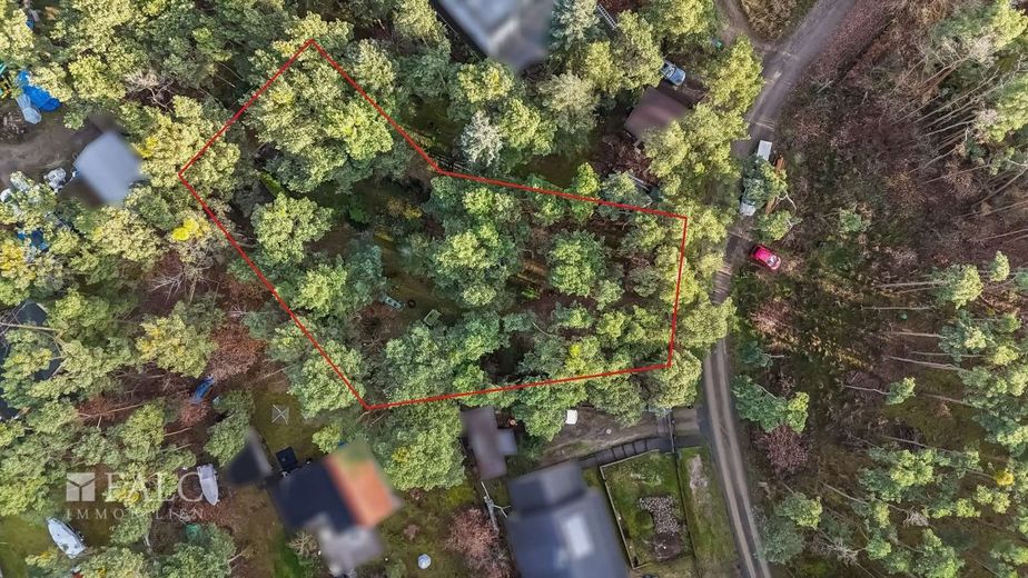 Baugrundstück mit schönem Wochenendbungalow - FALC Immobilien – Vogelperspektive