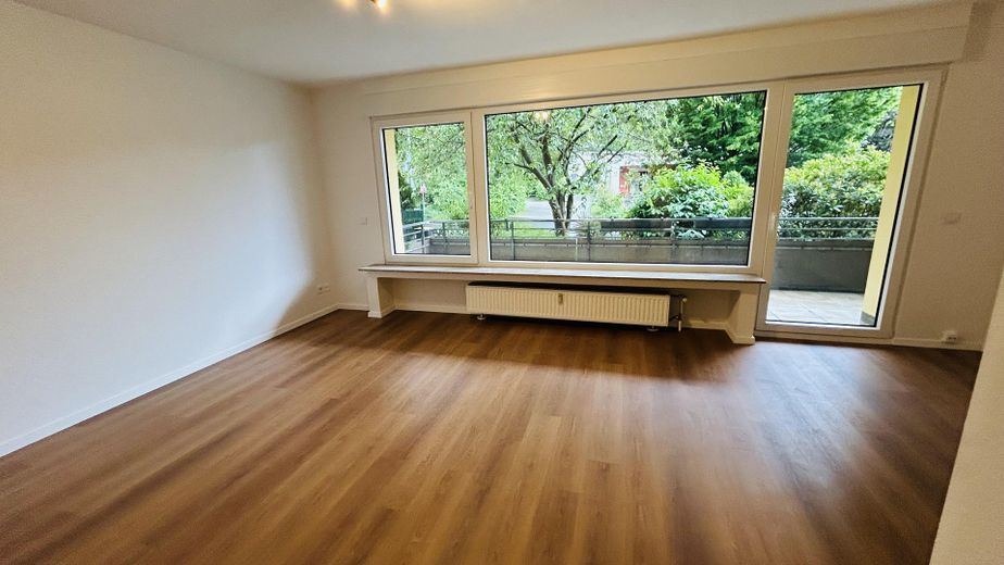Wohnung in Bestlage mit Südbalkon - Erstbezug nach Sanierung – Wohn-/Schlafraum mit Balkon