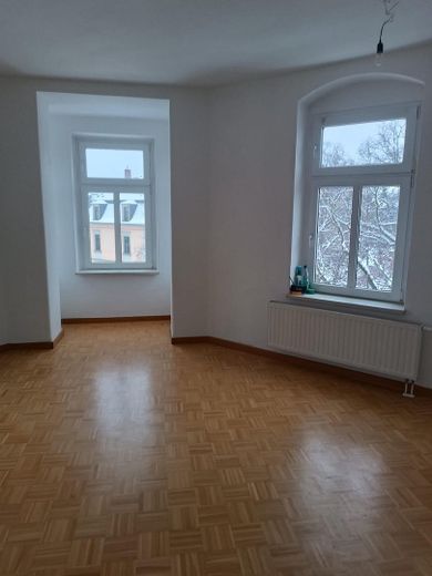 Dresden, ETW im Stadtteil Striesen, Nähe Blaues Wunder – Wohnzimmer Ecke Erker