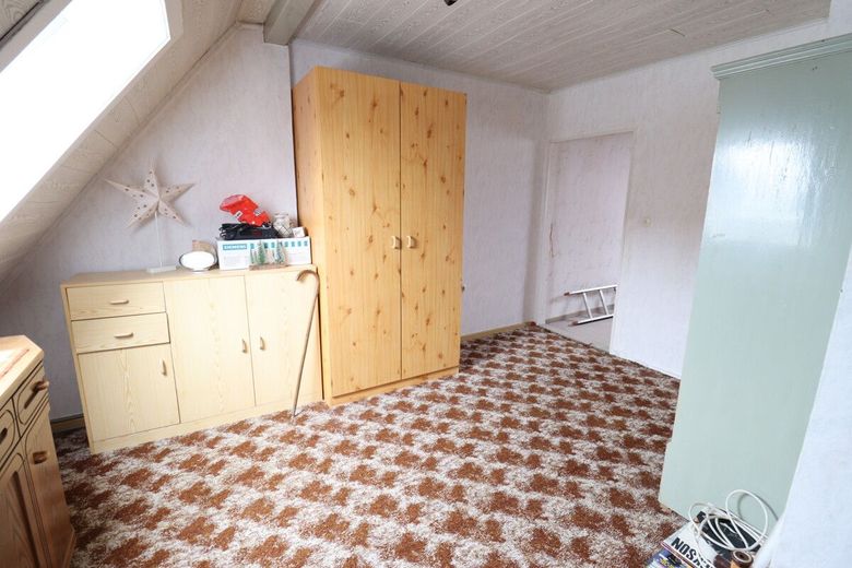 Gepflegtes Einfamilienhaus mit Anbau, perfekt für die große Familie – Zimmer 5 OG