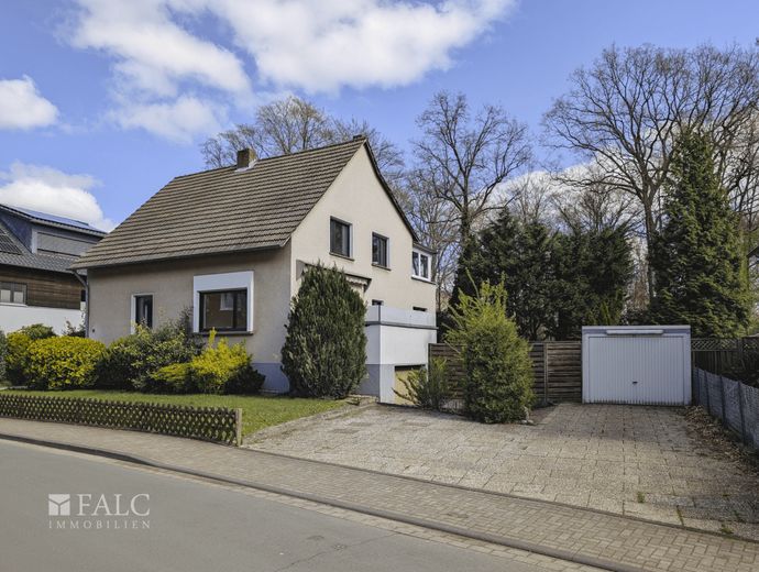 Hier beginnt Ihr Familienglück: naturnah wohnen, viel Platz und Raum für Ihre Ideen – Straßenansicht