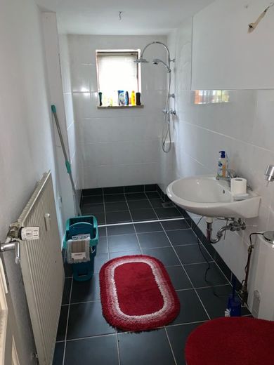 *Nette 2 Zimmer ETW mit eigenem Zugang zum Keller zur Eigennutzung oder Neuvermietung !!!* – Badezimmer
