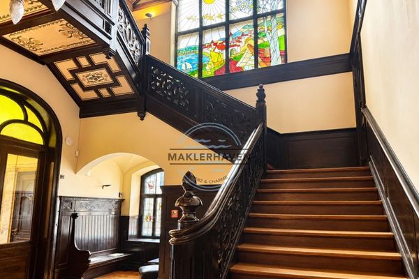 Bremen cultural monument: Impressive villa with an exceptional ambiance