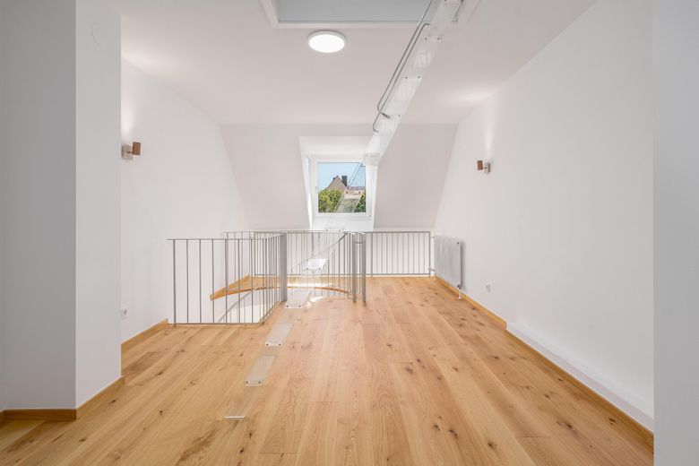 RARITÀ AL LEHEL | Maisonette modernizzata con vista sul verde e posto auto in garage sotterraneo – senza provvigione – Wohnbereich 5. OG