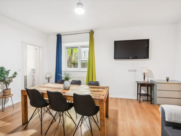 Bezugsfrei! Modernisierte 3-Zimmer Altbauwohnung in Zentrum Berlin – Foto 1