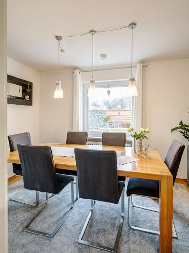 Wohnen, Arbeiten, Vermieten: Flexibles Raumwunder mit Anbau! – Esszimmer