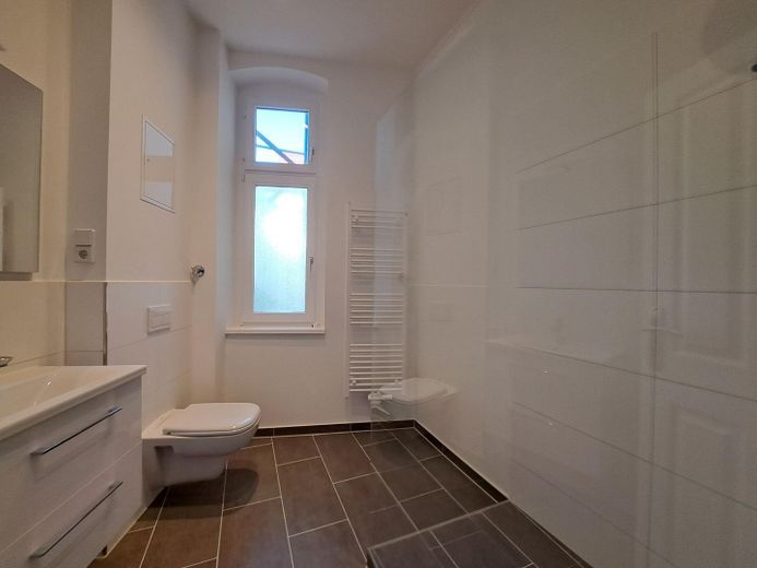 Stilvolle, geräumige 2-Zimmer-Wohnung am Viktoriapark, *KEINE PROVISION* – Badzimmer