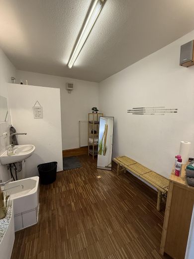 Attraktive Gewerbe, Büro oder Praxisräume in zentraler Lage in Schwäbisch Gmünd – Kabine 2 mit Dusche