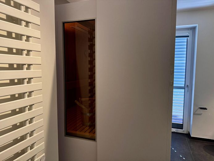 Penthouse met sauna, open haard, SmartHome, 2 TG-plaatsen direct bij het St. Franziskus-hospital – 06 Bad
