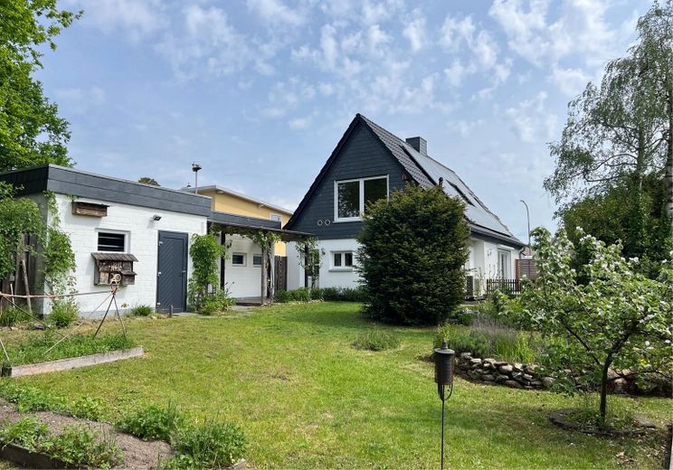 Vivre au centre sans stress de rénovation : maison individuelle compacte, grand jardin, garage XXL – Photo 1