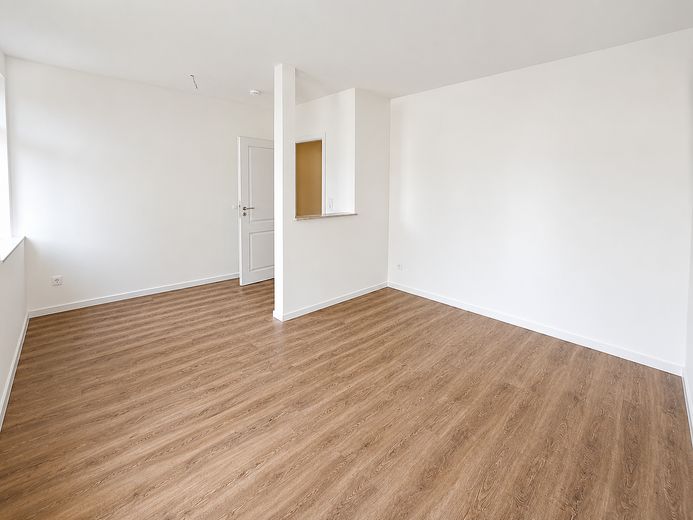 Beautifully renovated old building with underfloor heating and garden share – first occupancy in Gohlis – Wohnzimmer