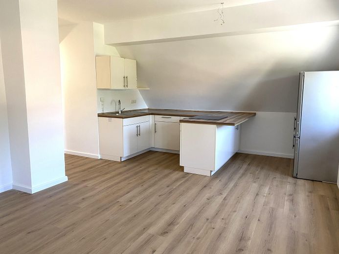 Blick Esszimmer zu Küche