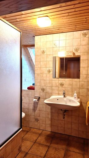 Bad mit Dusche DG