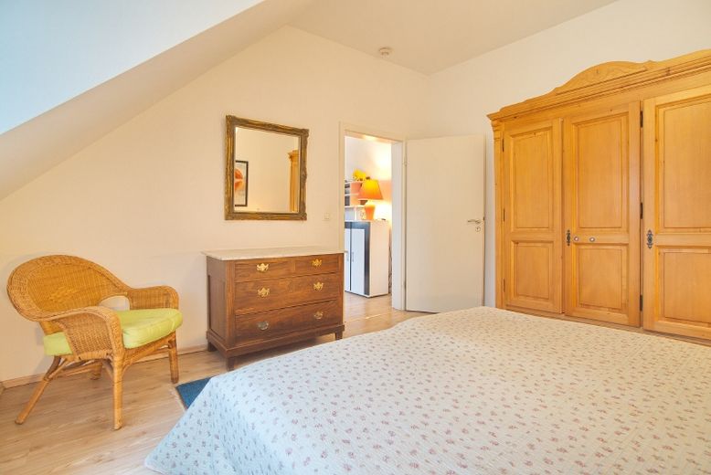 Gemütlich-moderne Wohnung im Dachgeschoss, komplett ausgestattet, ruhige Lage – d3259c957cc16ba24c1f3f04c6dadc5a83c9d1ef.jpg