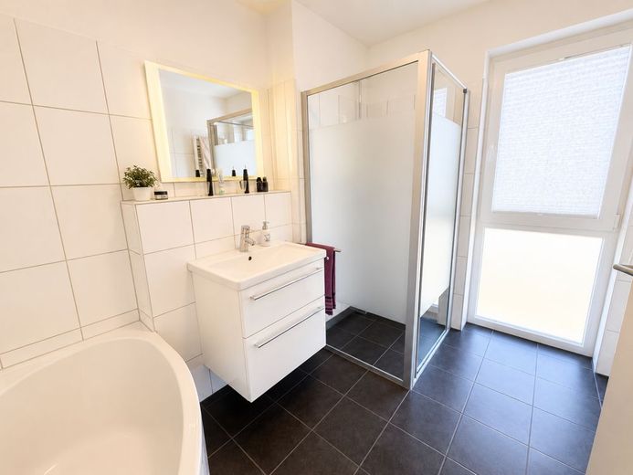 Wohntraum in Wuppertal-Katernberg - Moderne 4-Zimmer-Wohnung mit Aufzug – Bad en Suite Ansicht 2
