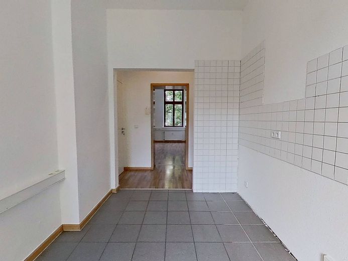 Charme automnal pour votre nouveau chez-vous - Emménagez, blottissez-vous et économisez sur le loyer hors charges : Spacieux appartement de 4 pièces avec BALCON ensoleillé – Ansicht II: Küche