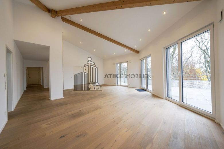 ATIK: Exklusives, lichtdurchflutetes Penthouse mit Charme in Heppenheim – Wohn- und Essbereich