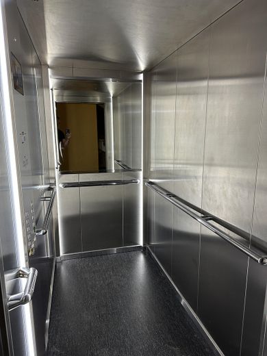 Gemütliche Wohnung (3 ZKBB) im Stadtteil Ko-Karthause inkl. Einbauküche, Balkon und Tiefgarage – Aufzug