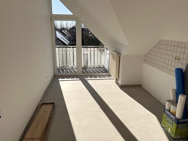 Küche mit Balkonzugang