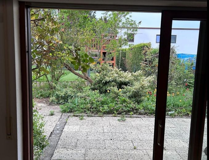 Krailling'de güzel, komisyonsuz yarı müstakil ev – Blick auf die Terrasse