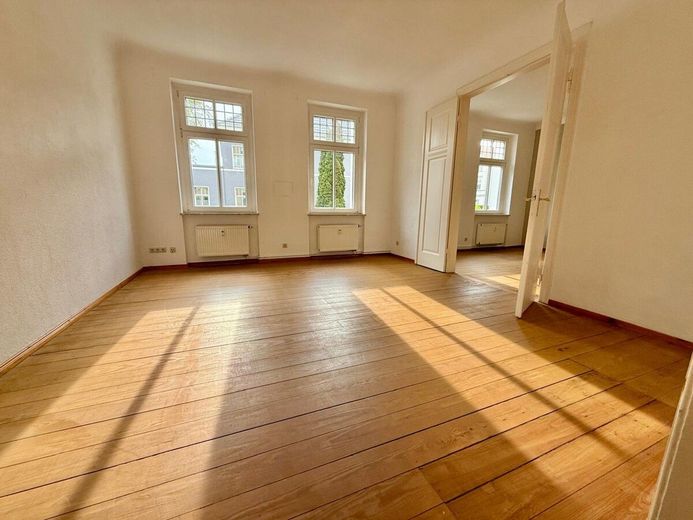 HORN IMMOBILIEN++ Neubrandenburg, charmante 3-Raum ETW im EG mit großer Terrasse, EBK und großem Bad – Zimmer I