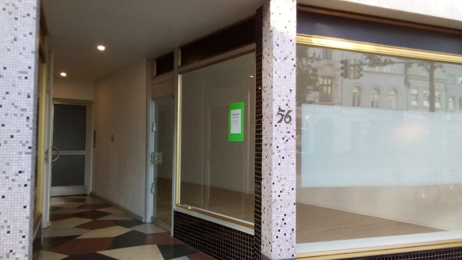 Commercio al dettaglio/ufficio di 65 mq con passaggio di clienti – Foto 9