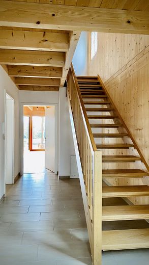 Hausflur mit Treppe zum OG
