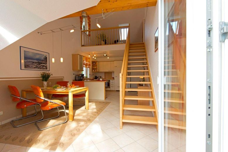 Provisionsfreie Maisonettenwohnung mit außergewöhnlichem Raumgefühl in Zingst – Treppe