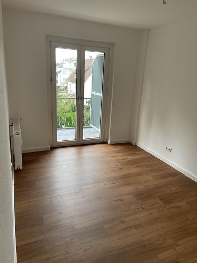 Appartamento singolo, luminoso e accogliente con balcone soleggiato – Schlafzimmer mit Balkon