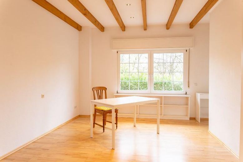2-3-Zimmer-Wohnung mit Haus-Ambiente – Schlafzimmer