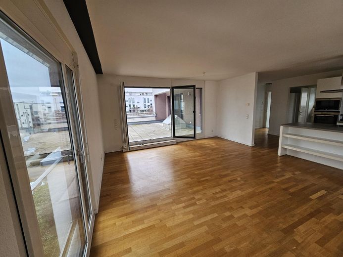 Dream 2-Room Apartment with Large Roof Terrace & Skyline Views | Modern Kitchen | Excellent Transport Links – Photo 6