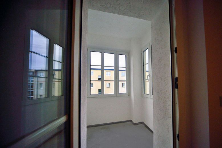 Helle Wohnung in Alt-Hohenschönhausen, 2 Zimmer, Einbauküche, Loggia – Loggia