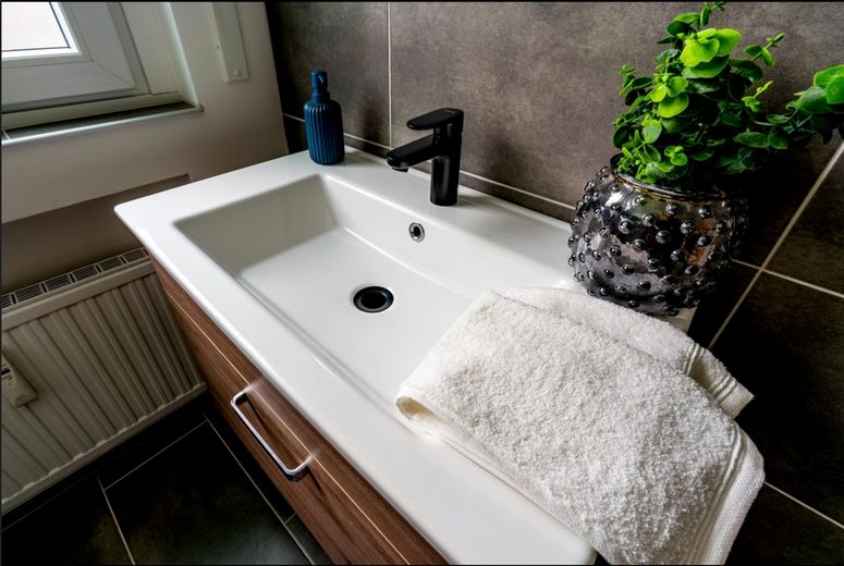 Waschbecken & Armatur