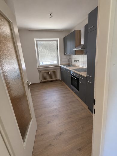 3-room apartment on the 4th floor with elevator – with room for your own ideas in a central location in Nuremberg – Küche