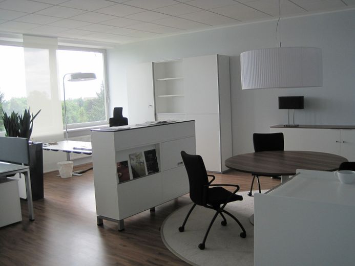 Büro - Praxis - Kanzlei - Lager - barrierefrei - Größen von 16 m² bis 1500 m² – Büromöbel