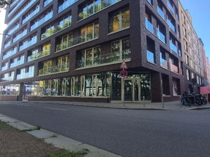 special retail space near Baumwall – Photo 1