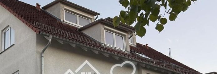 Luminoso maisonette di 3 locali (79 m²) con balcone esposto a sud, 2 bagni, cucina componibile e posto auto in garage sotterraneo a Nufringen